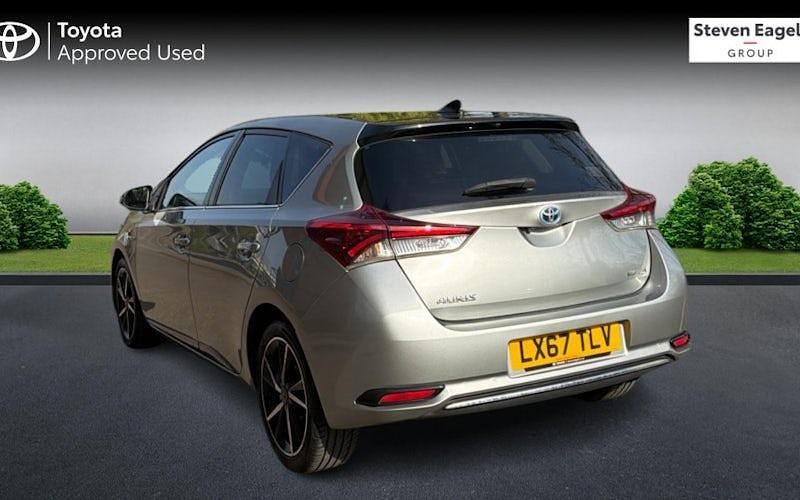 Used Toyota Auris Hybrid 136 HP (100 kW) 2017 Hatchback