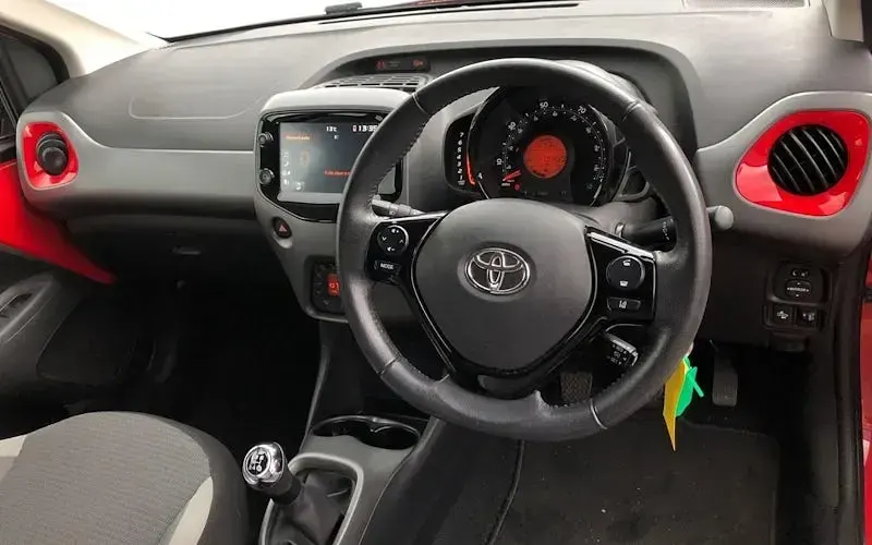 Used Toyota Aygo Trend 72 HP (52 kW) 2021 Red Hatchback