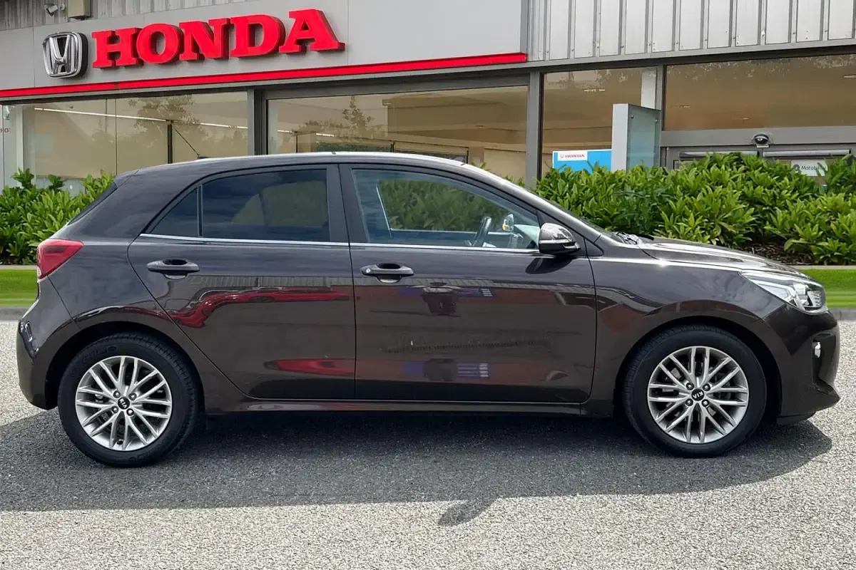 Used Kia Rio 2017 Brown Hatchback