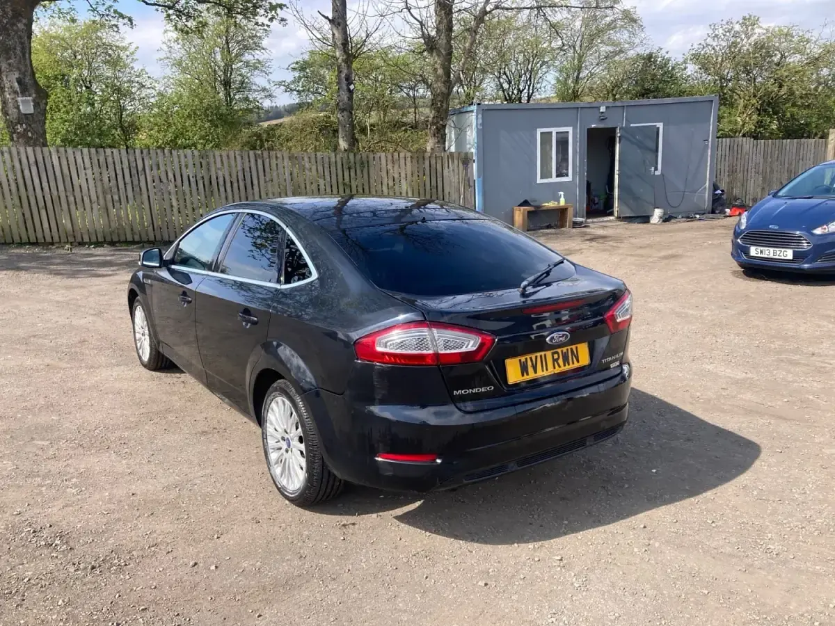 Begagnad Ford Mondeo Titanium 2011 Svart Halvkombi