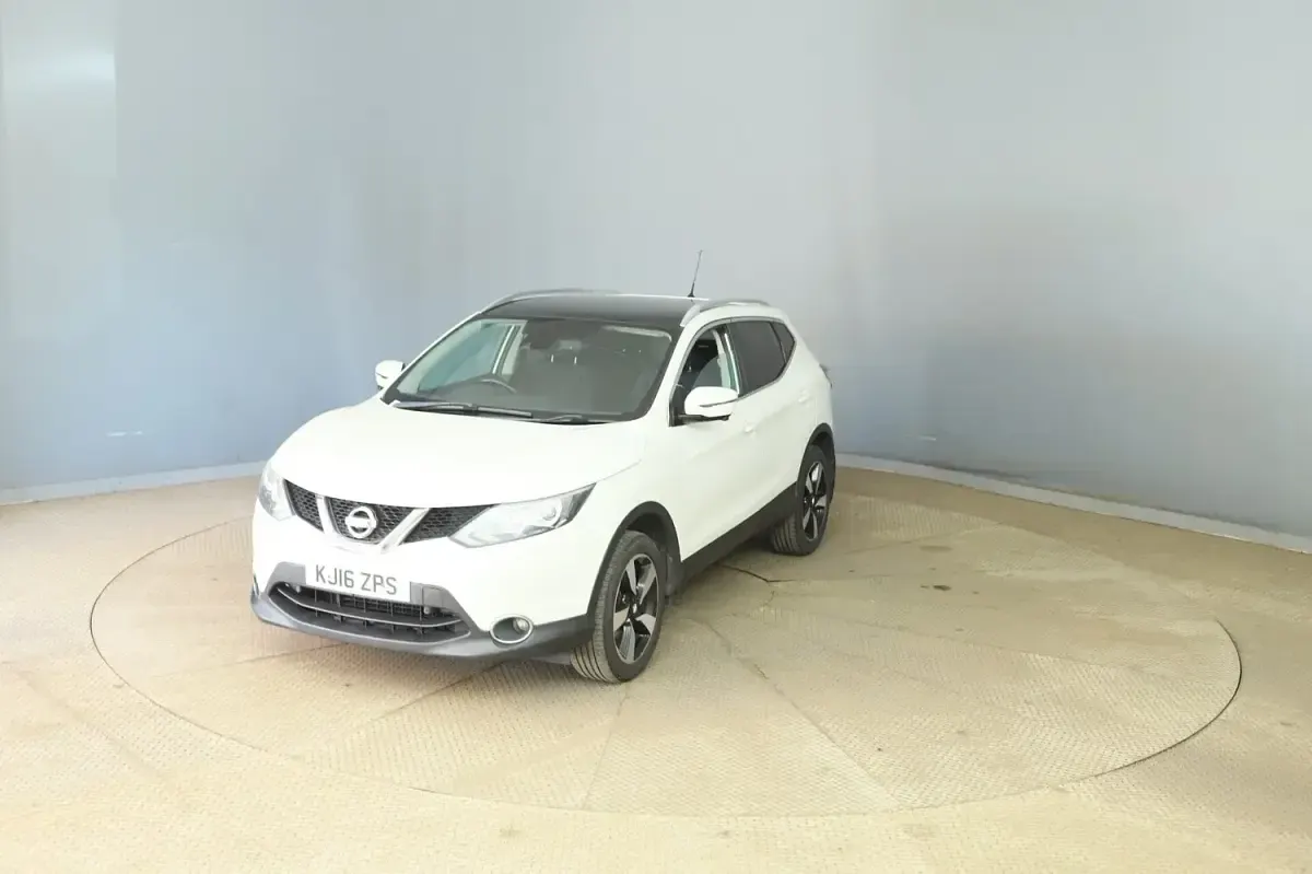 Used Nissan Qashqai N-Connecta 2016 White SUV