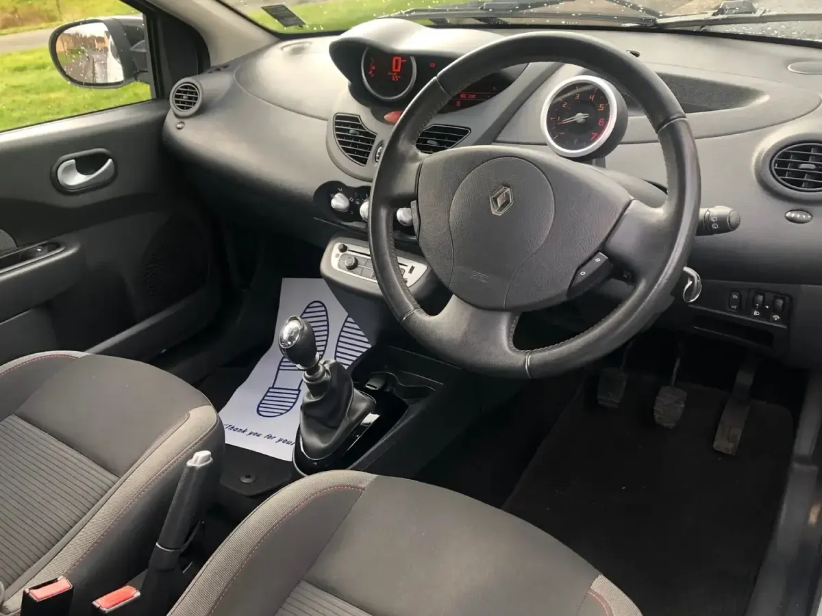 Used Renault Twingo Dynamique 2013 White Hatchback