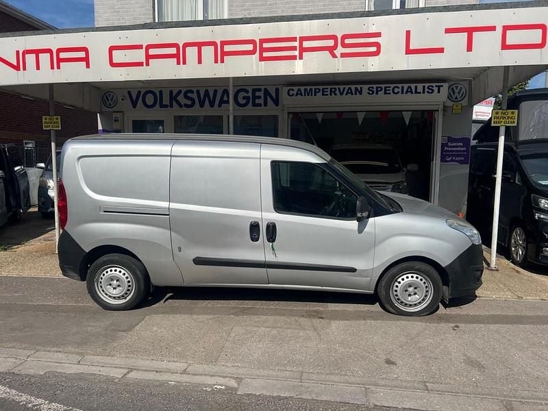 Silver Used 2017 Vauxhall Combo S MPV | £4,000 (Good price) - Image 1/4