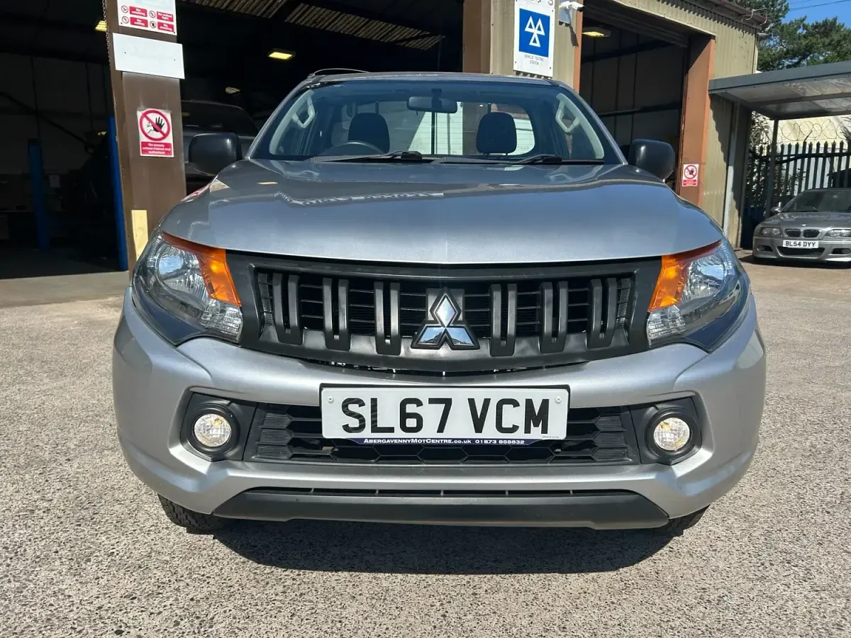 Used Mitsubishi L200 2017 Silver Pickup