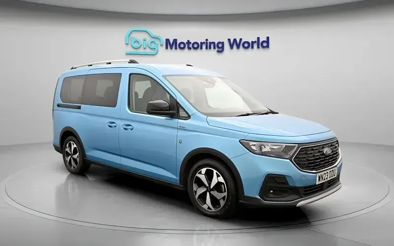 Begagnad Ford Tourneo Active 122 HK (89 kW) 2024 Kombi