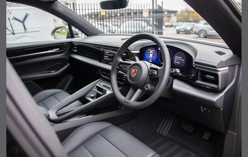 Used Porsche Macan 300 kW (408 HP) 2025 Green SUV