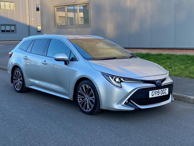 Used Toyota Corolla 122 HP (89 kW) 2019 Silver Estate