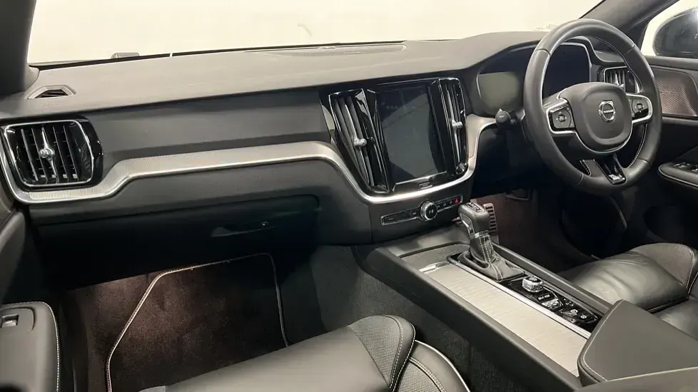 Used Volvo V60 R-Design 247 HP (181 kW) 2019 Grey Estate