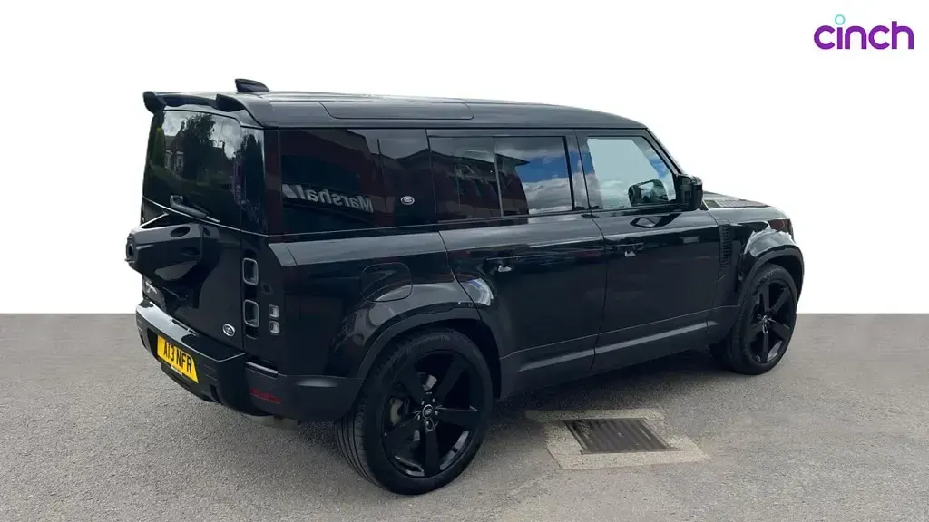 Used Land Rover Defender SE 249 HP (183 kW) 2021 Santorini black metallic SUV