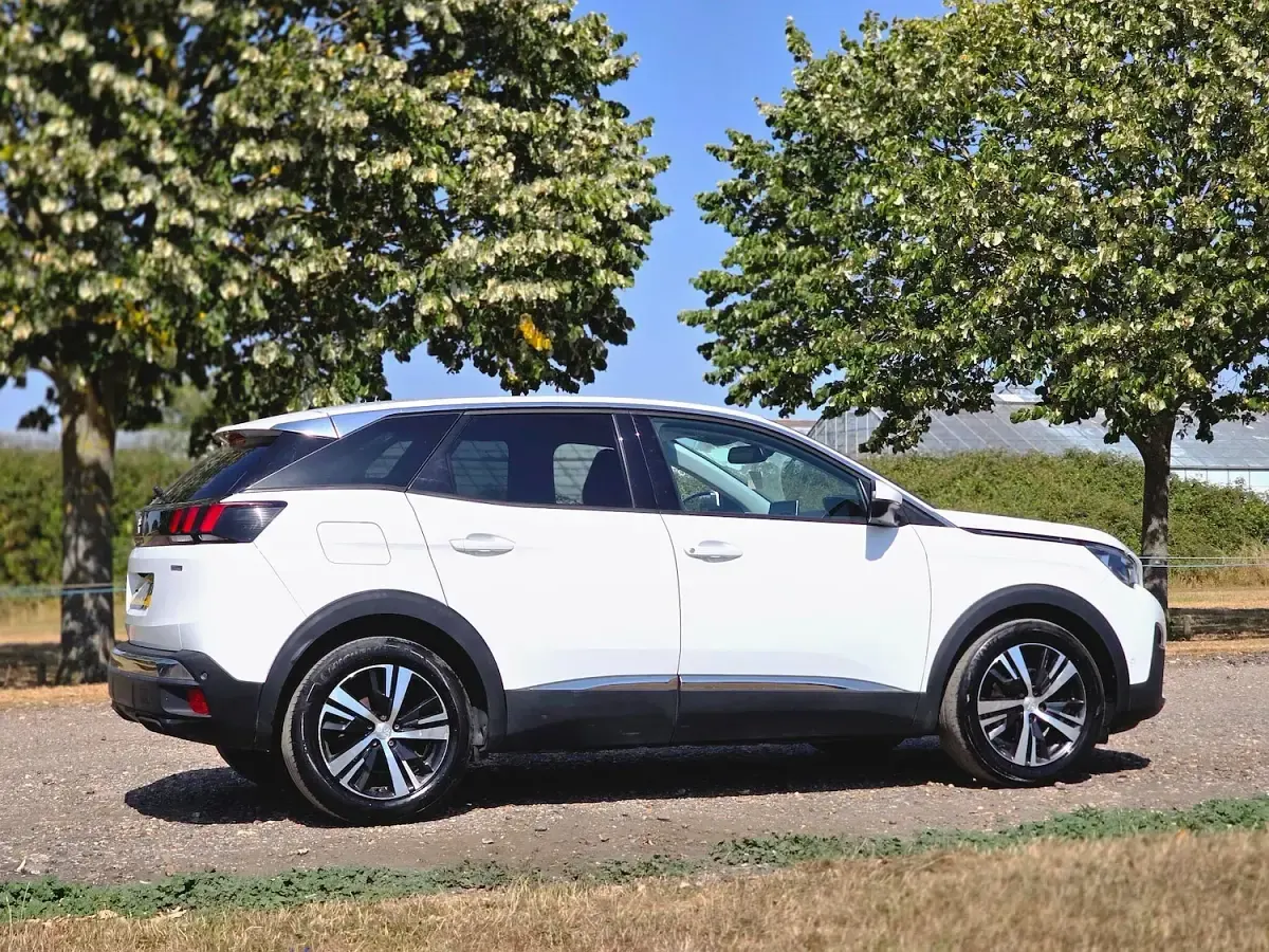 Used Peugeot 3008 Allure 130 HP (95 kW) 2017 White SUV