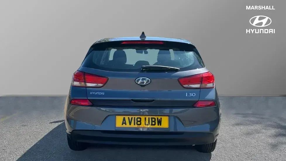 Used Hyundai i30 120 HP (88 kW) 2018 Micron grey Hatchback