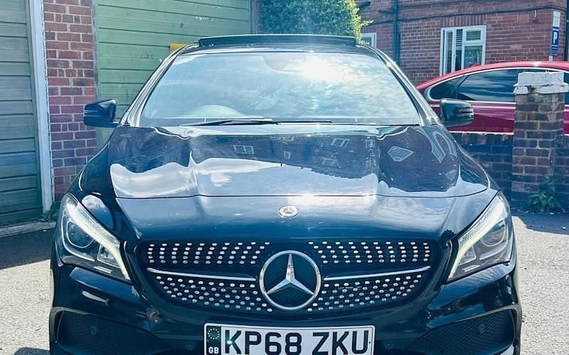 Usado Mercedes CLA220 AMG line 170 CV (125 kW) 2019 Berlina