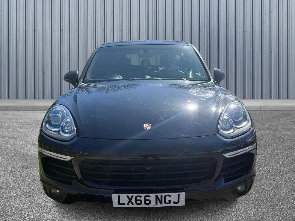 Used Porsche Cayenne Platinum Edition 262 HP (192 kW) 2016 Black SUV