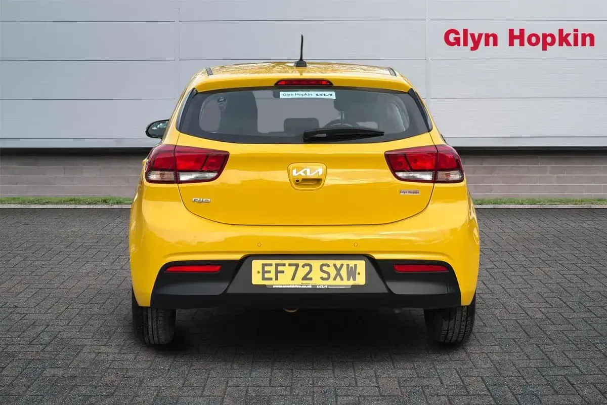 Used Kia Rio 84 HP (61 kW) 2022 Yellow Hatchback