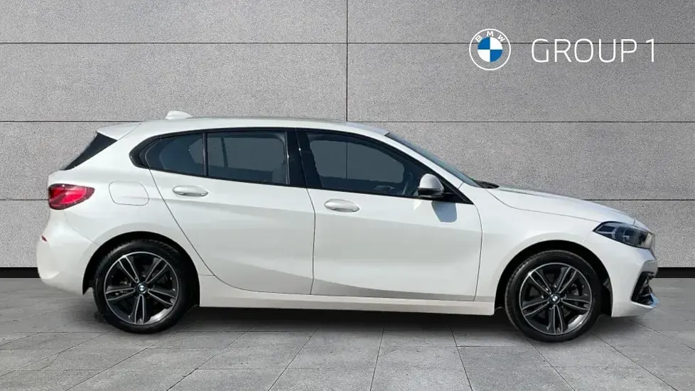 Used BMW 118 Sport Line 134 HP (98 kW) 2021 White Hatchback
