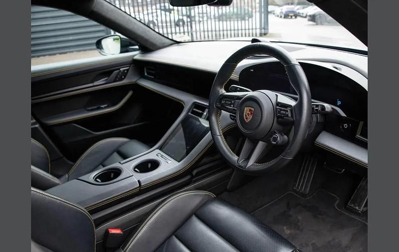 Usado Porsche Taycan 500 kW (680 CV) 2024 Negro Berlina
