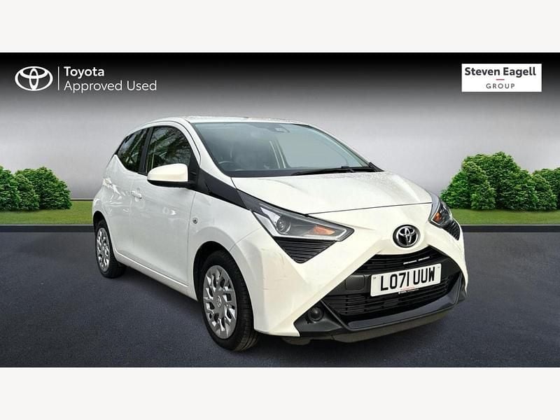 White Used 2022 Toyota Aygo X-play Hatchback | £9,684 (Good price) - Image 1/3