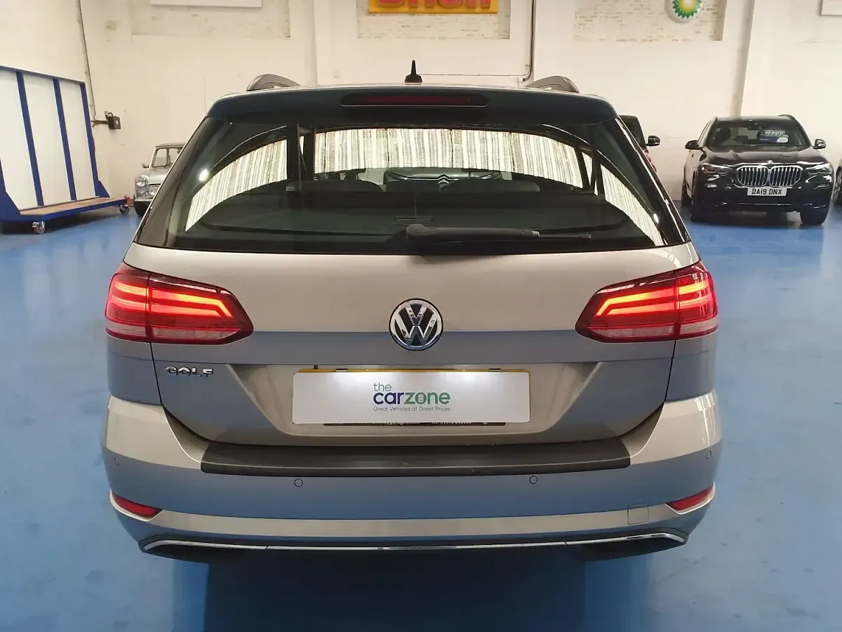 Used VW Golf VII SE 150 HP (110 kW) 2018 Silver Estate