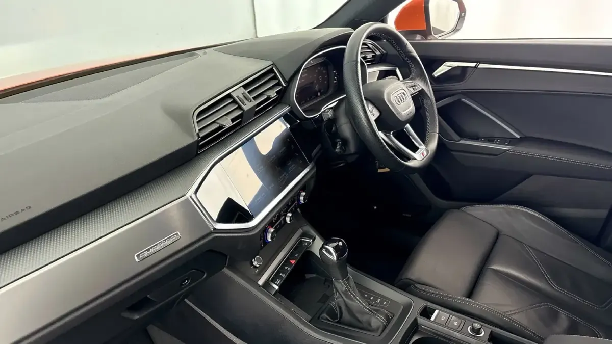Begagnad Audi Q3 S-Line 190 HK (139 kW) 2024 Orange SUV