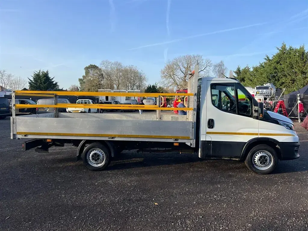 Used Iveco Daily 134 HP (98 kW) 2023 White
