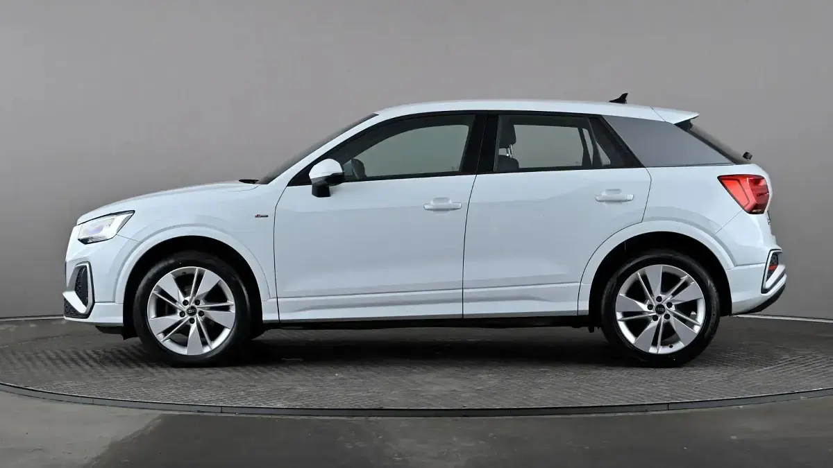 Used Audi Q2 S-Line 110 HP (80 kW) 2023 White SUV