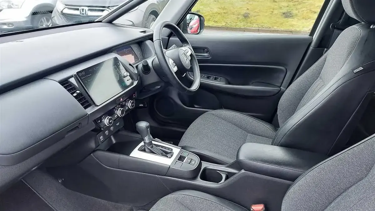 Używany Honda Jazz Hybrid 109 KM (80 kW) 2021 Biały Hatchback