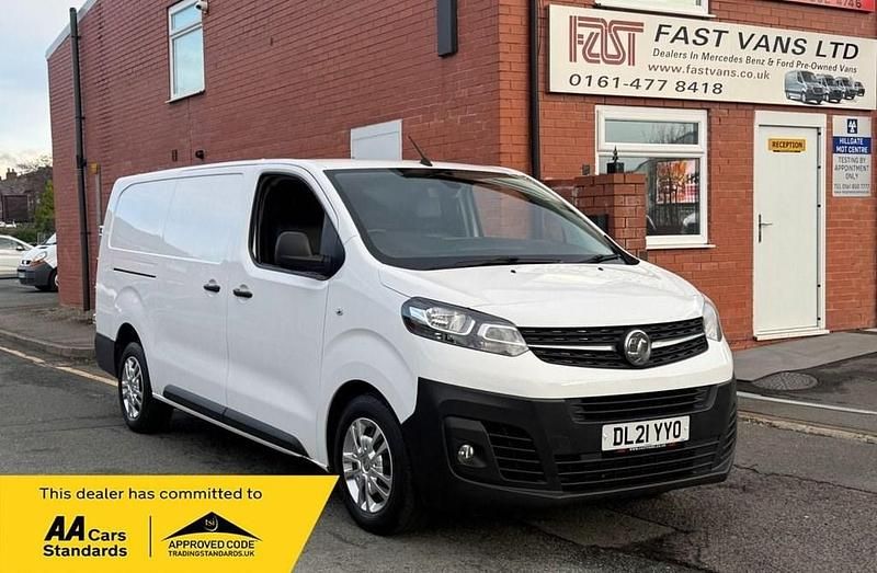 Second-hand Vauxhall Vivaro 100 CP (73 kW) 2021 Alb Monovolum