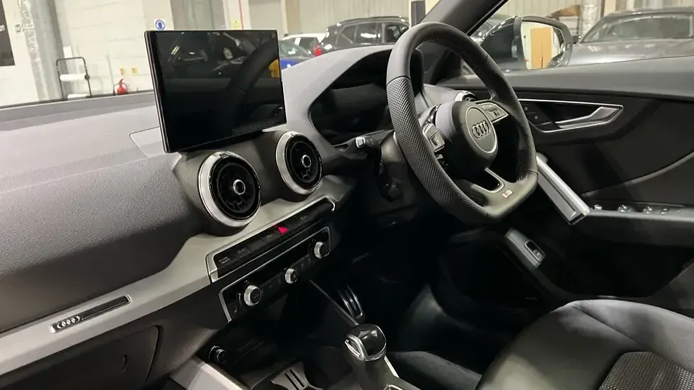 Usado Audi Q2 Black Edition 150 CV (110 kW) 2025 Blanco SUV