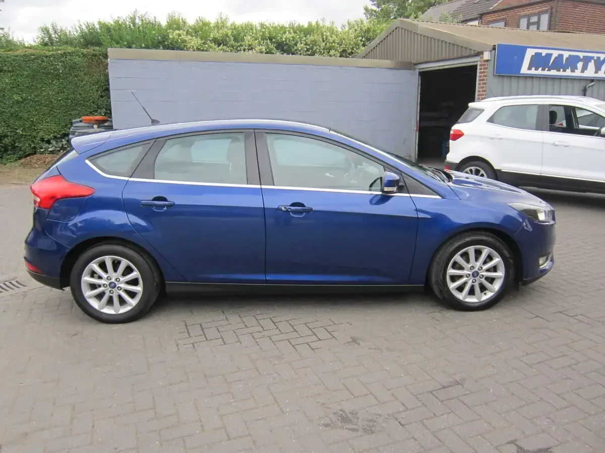 Used Ford Focus Titanium 2017 Blue Hatchback