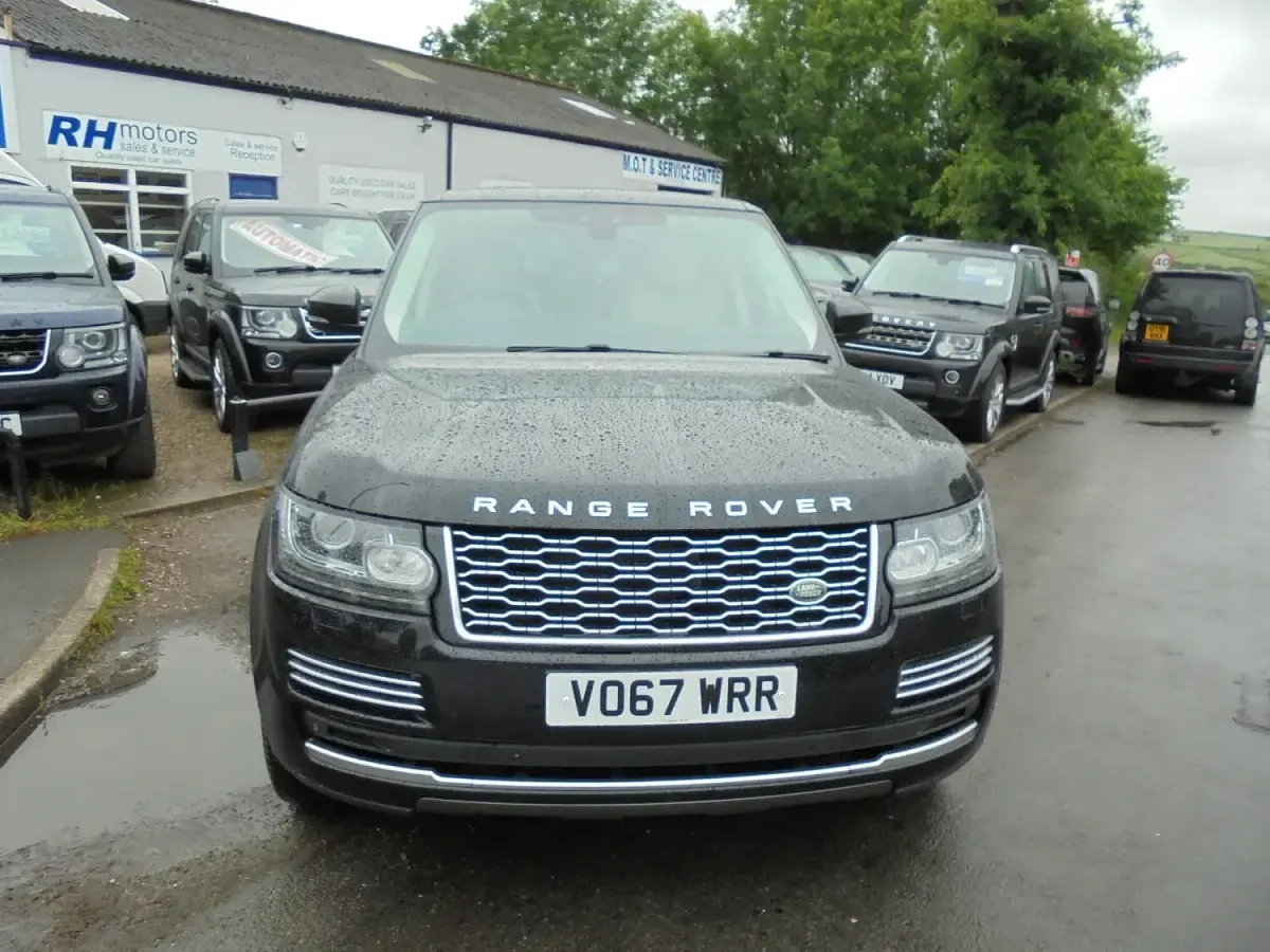 Used Land Rover Range Rover Vogue SE 258 HP (189 kW) 2017 Black SUV