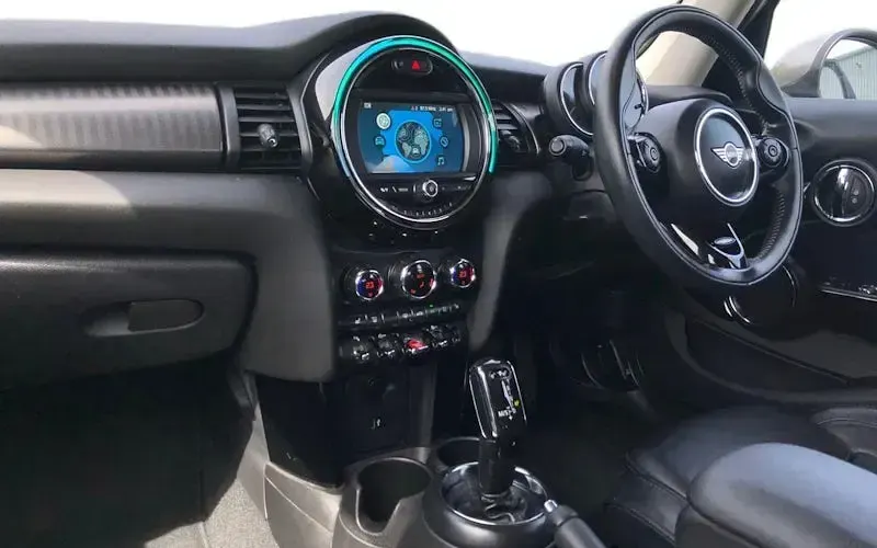Used Mini Cooper Comfort 136 HP (100 kW) 2019 Silver Hatchback