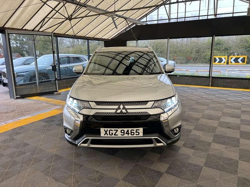 Usado Mitsubishi Outlander 150 HP (110 kW) 2019 Prateado SUV