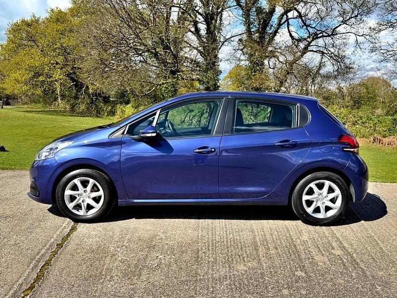 Używany Peugeot 208 Active 2016 Niebieski Hatchback