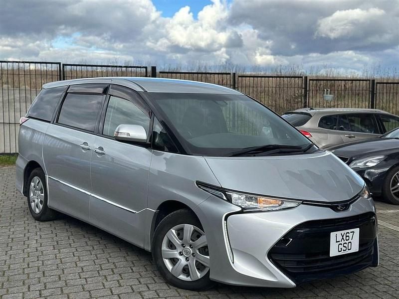 Usado Toyota Estima 2017 Plateado Monovolumen