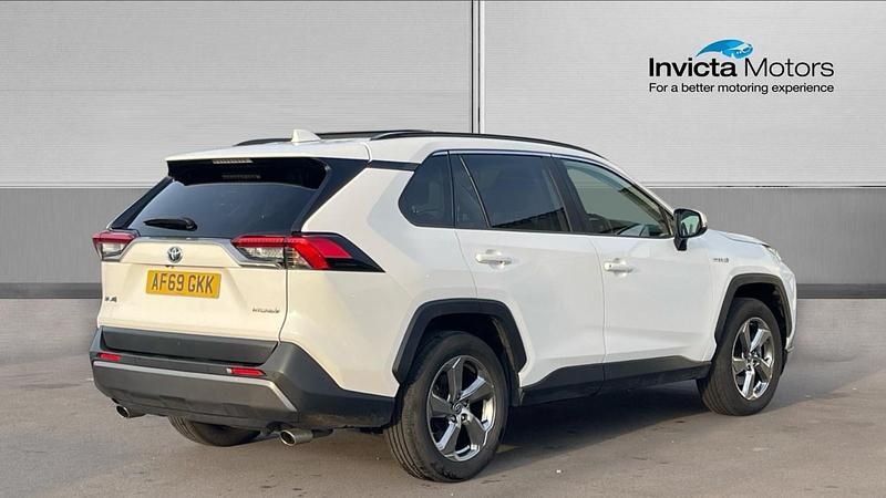 Used Toyota RAV4 Design 2019 White SUV