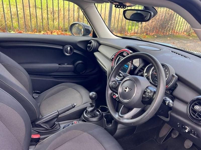 Used Mini ONE Classic 102 HP (75 kW) 2020 Black Hatchback