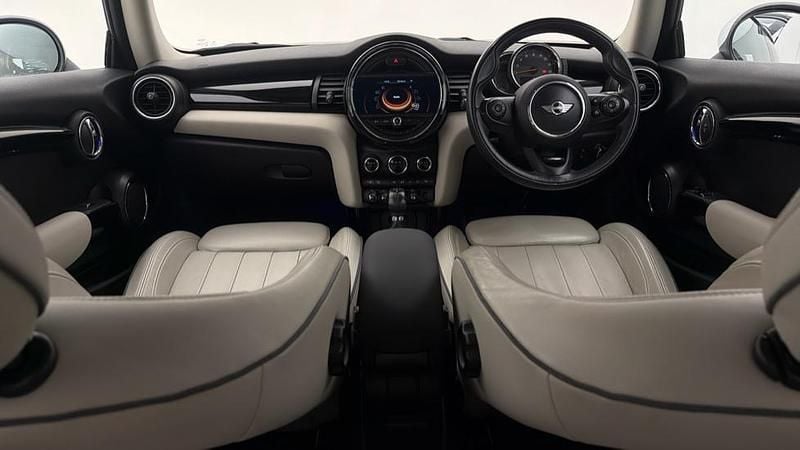 Usado Mini Cooper Hatch 134 HP (98 kW) 2016 Azul Citadino