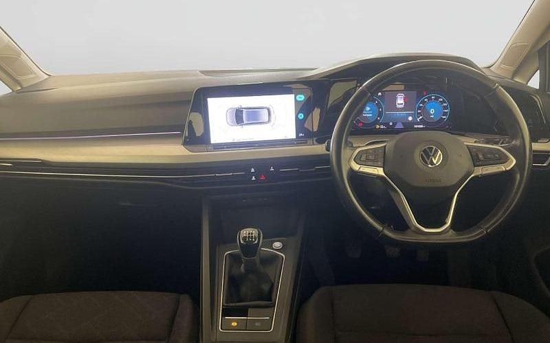 Usado VW Golf VIII S 116 CV (85 kW) 2023 Rojo Familiar