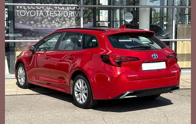 Used Toyota Corolla Sport 138 HP (101 kW) 2023 Red Estate