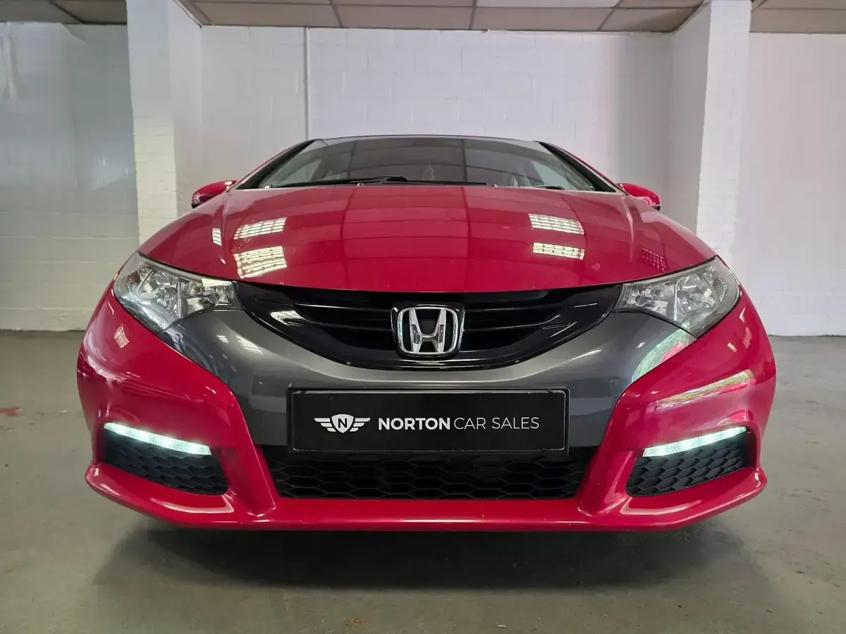 Used Honda Civic 142 HP (104 kW) 2013 Red Hatchback