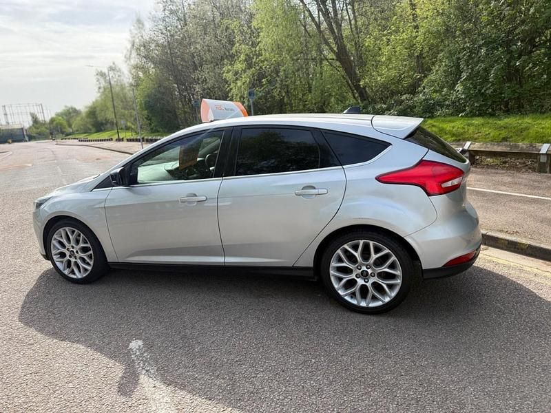 Used Ford Focus Zetec 125 HP (91 kW) 2018 Silver Hatchback