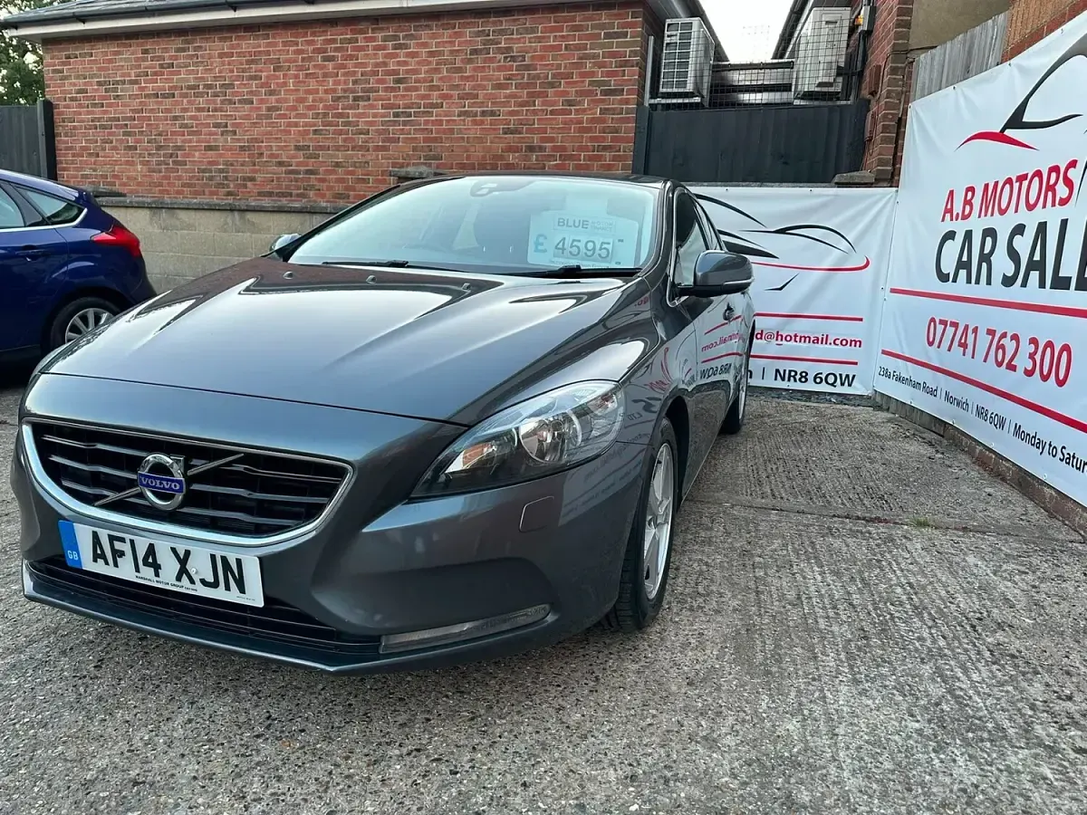 Used Volvo V40 SE 115 HP (84 kW) 2014 Grey Hatchback