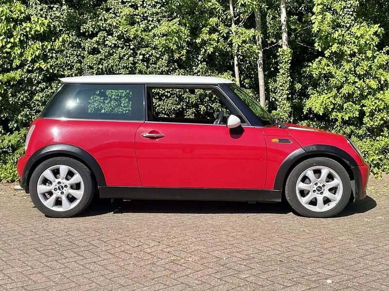 Begagnad Mini Cooper Hatch 2005 Röd Halvkombi