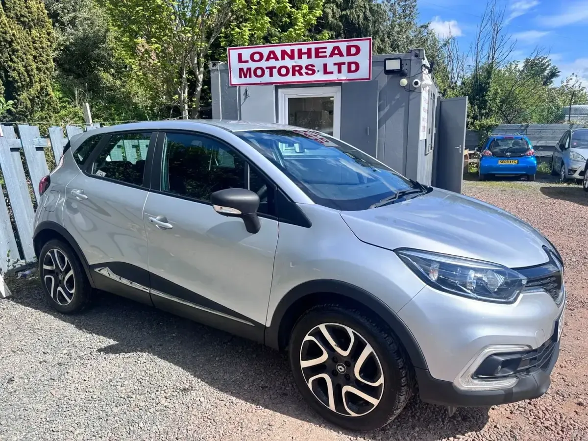 Used Renault Captur Dynamique 90 HP (66 kW) 2017 Silver SUV
