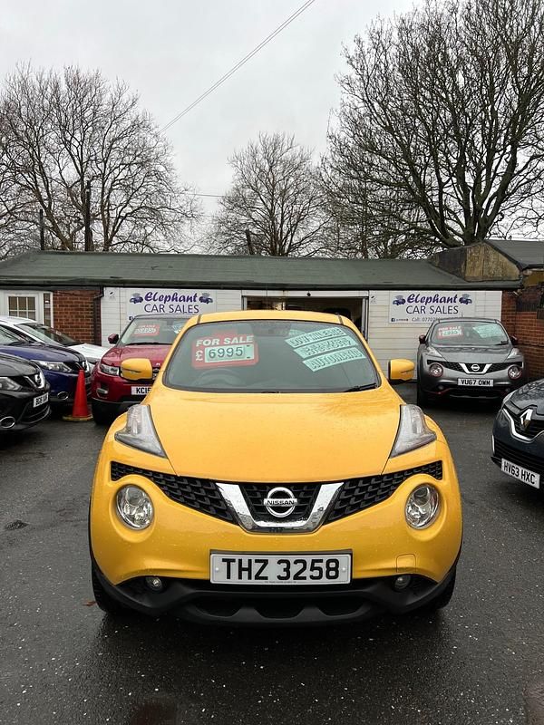 Used Nissan Juke Acenta Premium 117 HP (86 kW) 2015 Yellow SUV