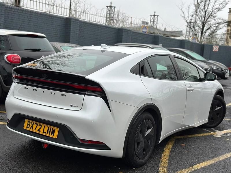 Used Toyota Prius Design 2025 White Hatchback