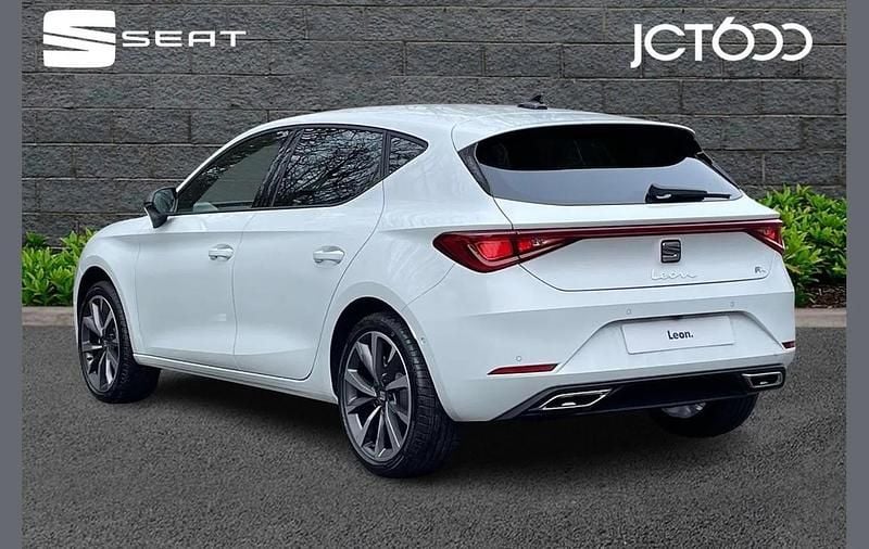 New Seat Leon FR Sport 147 HP (108 kW) 2025 White Hatchback