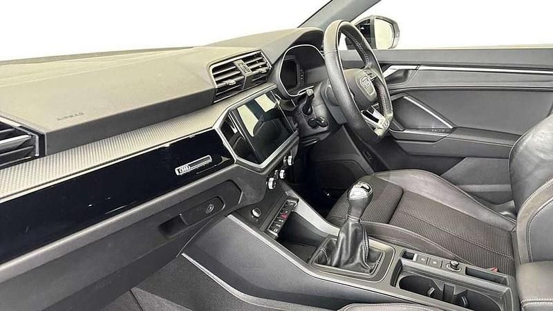 Used Audi Q3 Black Edition 147 HP (108 kW) 2022 White SUV