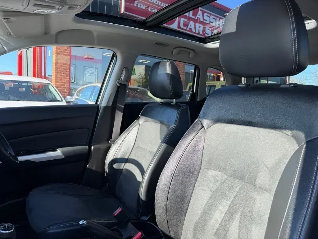 Used Suzuki Vitara SZ5 120 HP (88 kW) 2016 White SUV