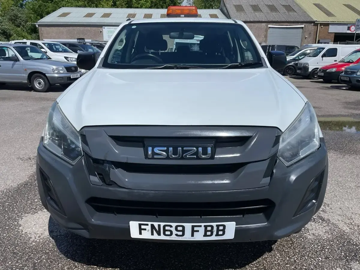 Used Isuzu D-Max 164 HP (120 kW) 2019 White Pickup